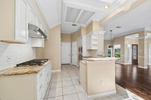 2823 N Strathford Lane, Kingwood, TX 77345