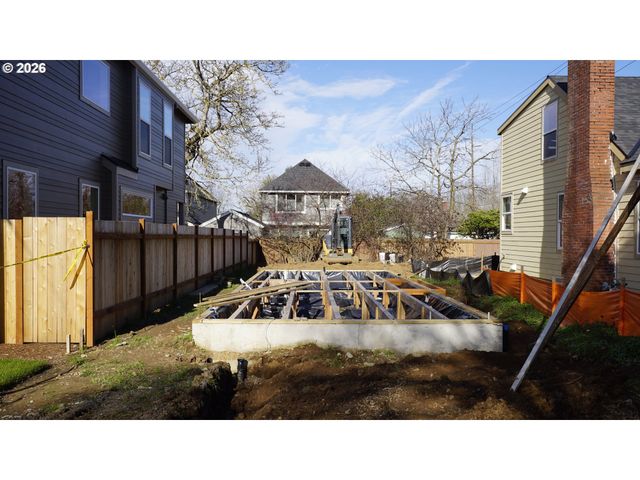 2511 N WINCHELL St, Portland, OR 97217