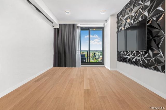 3366 farrington street, Flushing, NY 11354