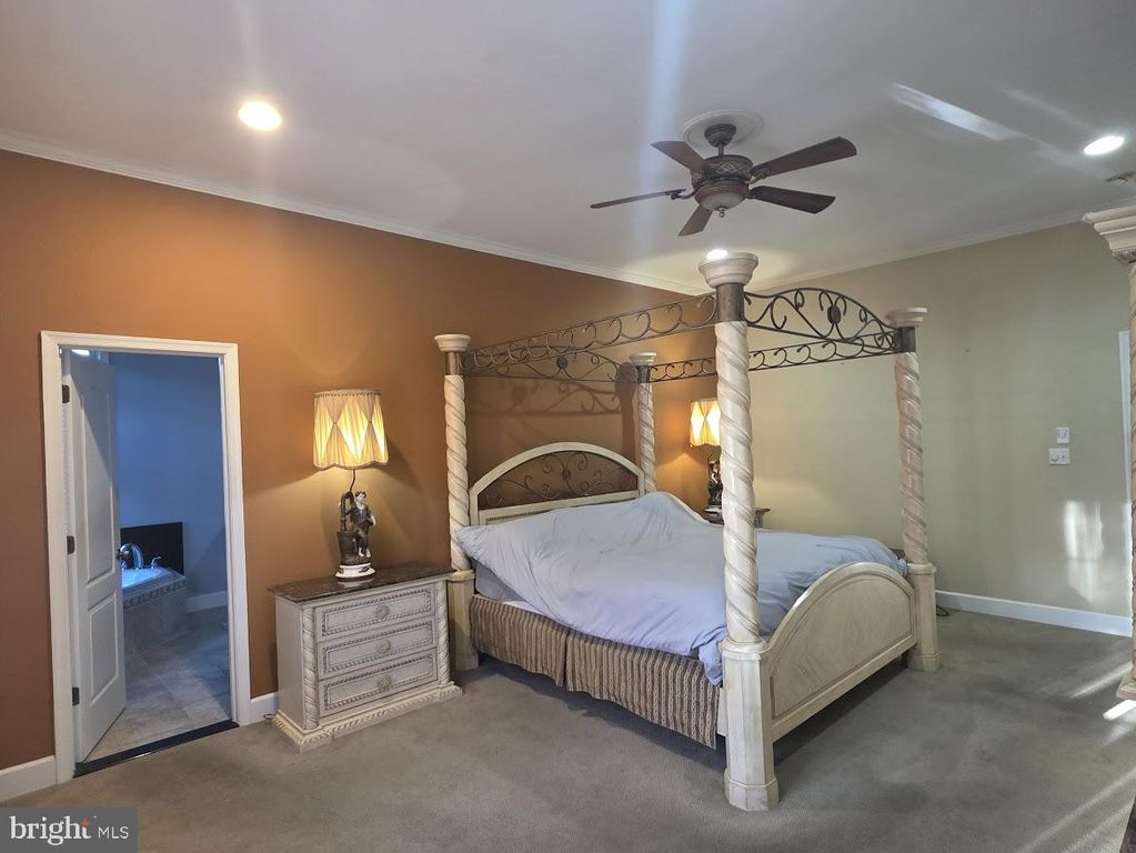 Image 11 of property listing at 12807 KINGS CT, Ocean City, MD 21842