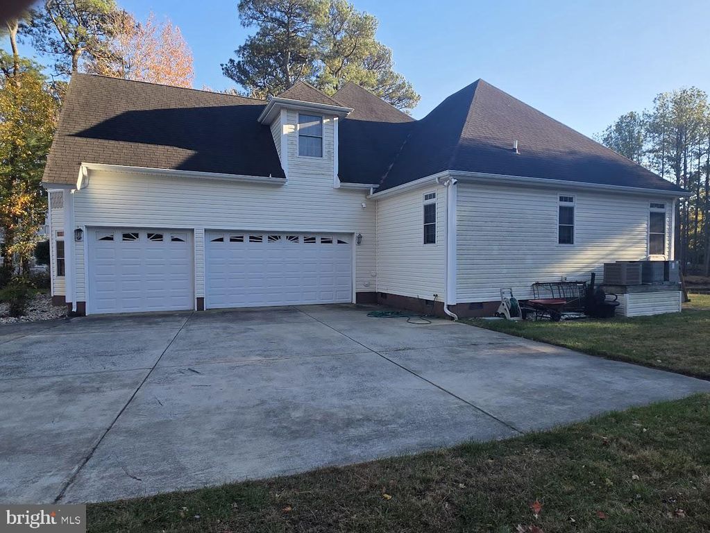 Image 2 of property listing at 12807 KINGS CT, Ocean City, MD 21842