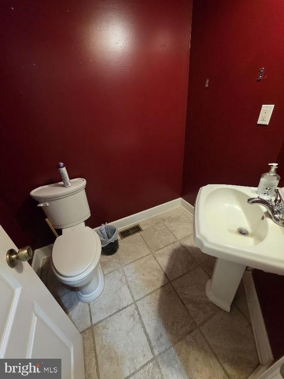 Image 24 of property listing at 12807 KINGS CT, Ocean City, MD 21842