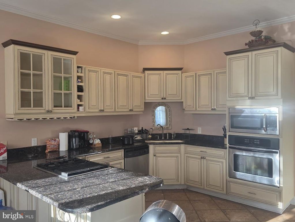 Image 9 of property listing at 12807 KINGS CT, Ocean City, MD 21842