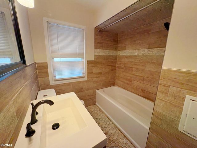 28034 Essex Street, Roseville, MI 48066