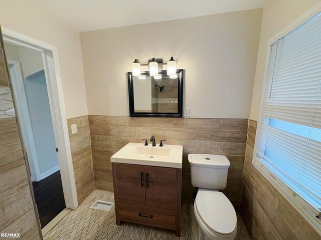 28034 Essex Street, Roseville, MI 48066