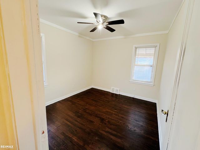 28034 Essex Street, Roseville, MI 48066