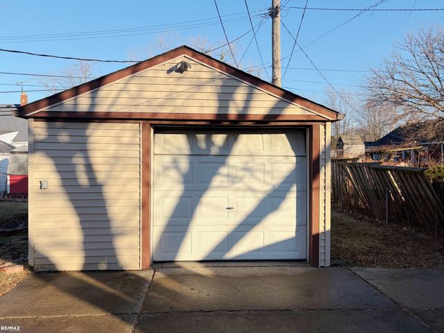 28034 Essex Street, Roseville, MI 48066