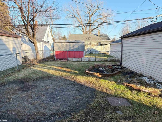 28034 Essex Street, Roseville, MI 48066