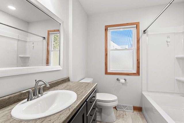 2014 Markham STREET, Manitowoc, WI 54220