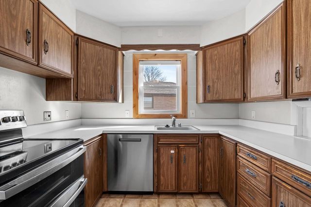 2014 Markham STREET, Manitowoc, WI 54220