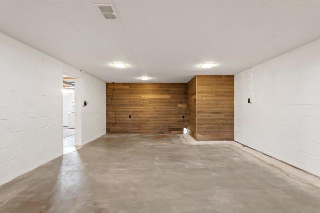 2014 Markham STREET, Manitowoc, WI 54220