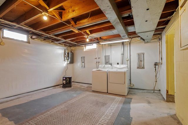 2014 Markham STREET, Manitowoc, WI 54220