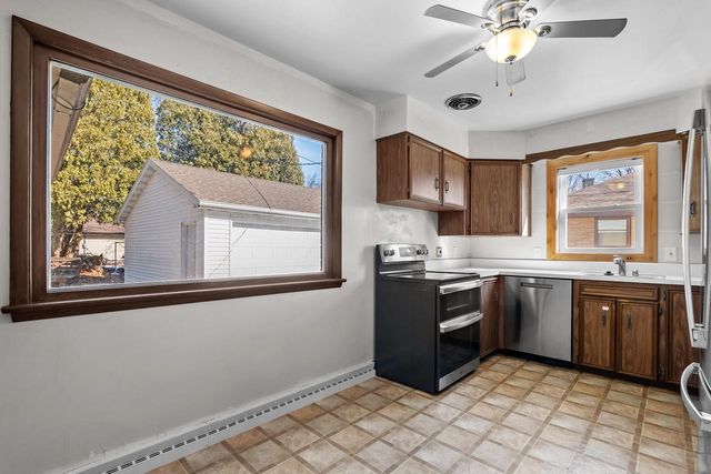 2014 Markham STREET, Manitowoc, WI 54220