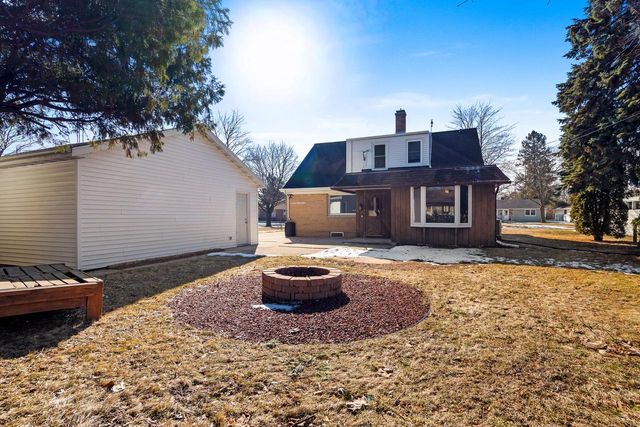 2014 Markham STREET, Manitowoc, WI 54220