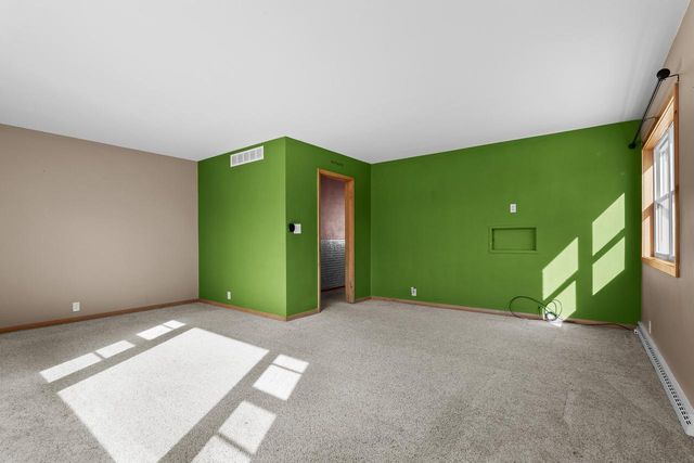 2014 Markham STREET, Manitowoc, WI 54220