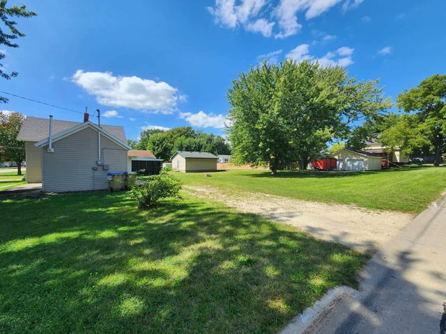 701 Jasper Street, Manchester, IA 52057