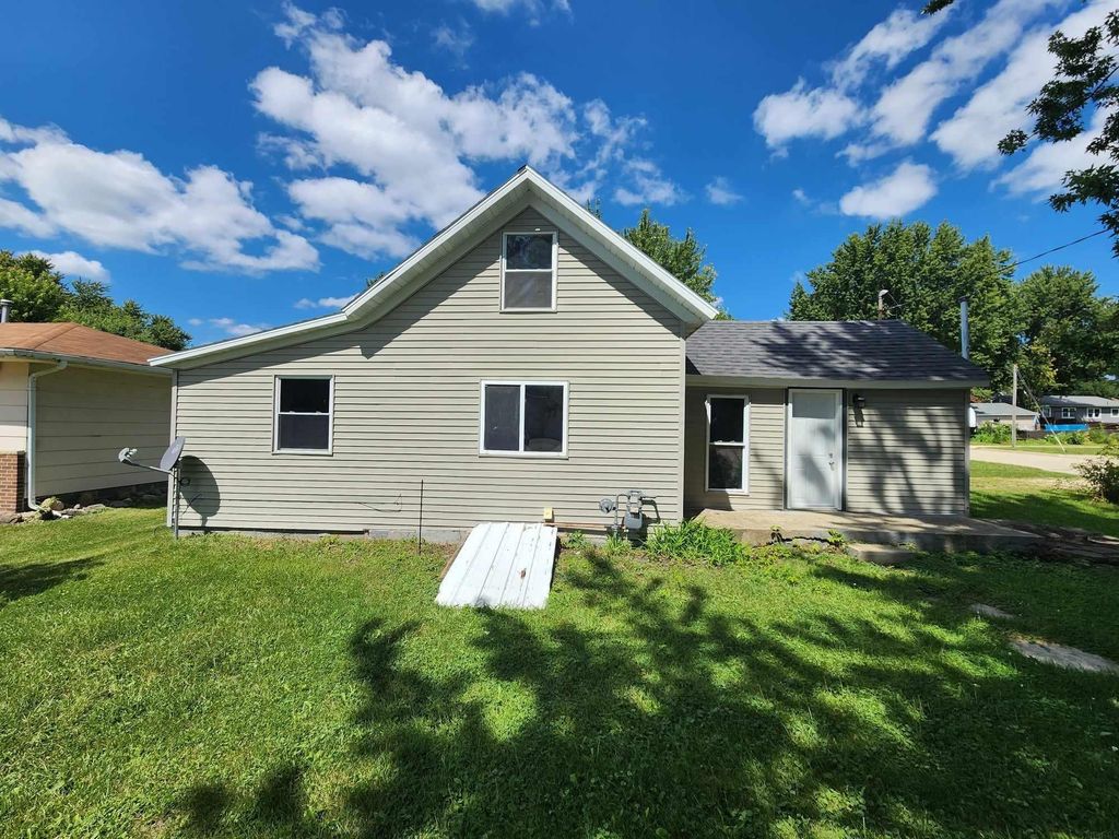 701 Jasper Street, Manchester, IA 52057