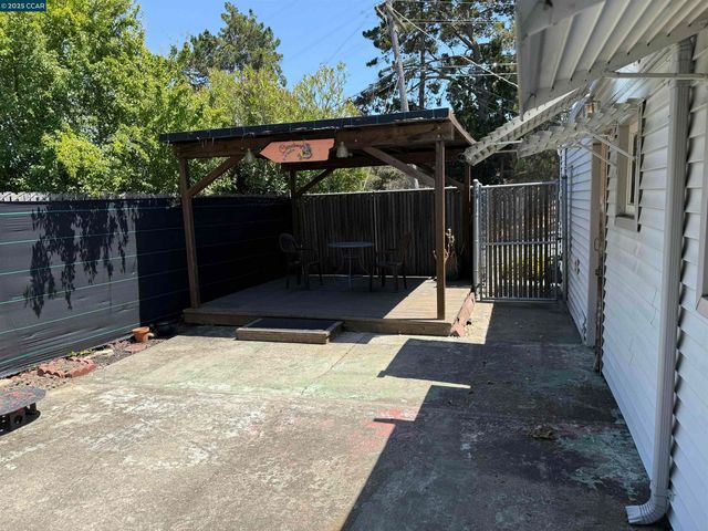 1679 Sarah Dr, Pinole, CA 94564