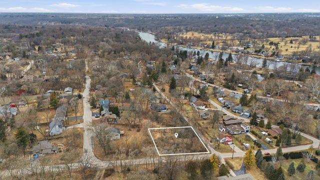 2101 Riverview Avenue, Fox River Grove, IL 60021