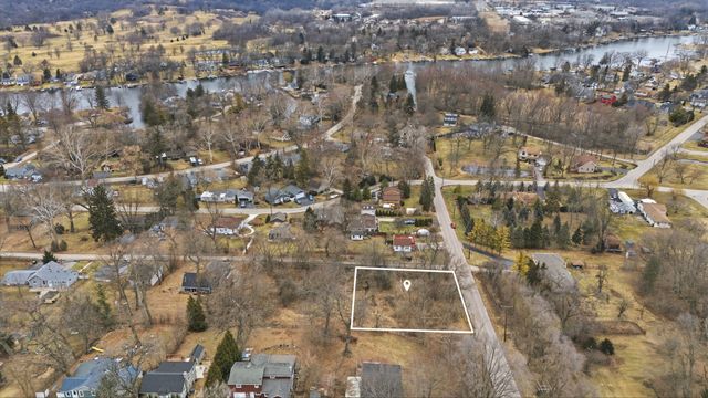 2101 Riverview Avenue, Fox River Grove, IL 60021