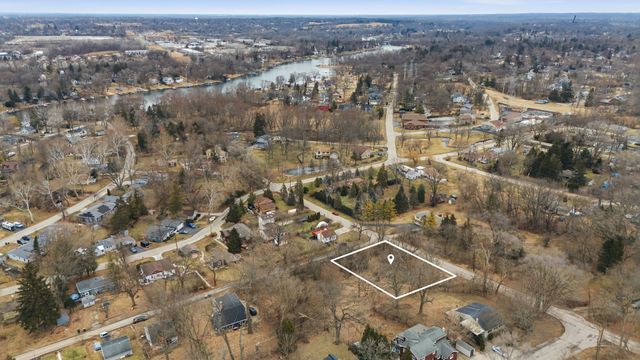 2101 Riverview Avenue, Fox River Grove, IL 60021