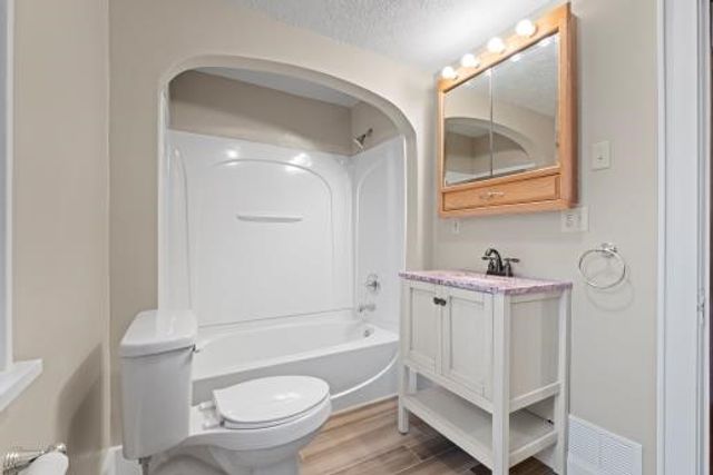 1611 Roemer Blvd, Farrell, PA 16121