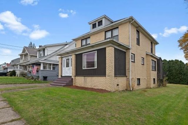 1611 Roemer Blvd, Farrell, PA 16121