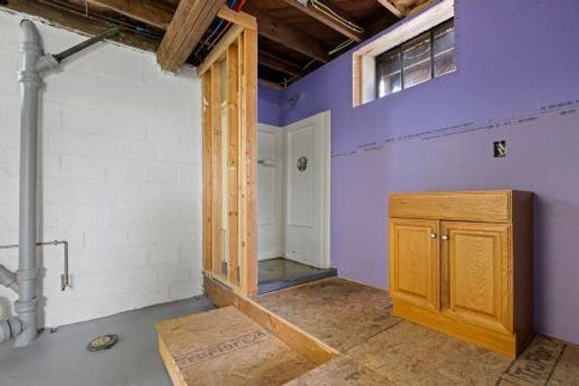 1611 Roemer Blvd, Farrell, PA 16121