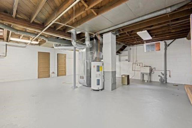 1611 Roemer Blvd, Farrell, PA 16121