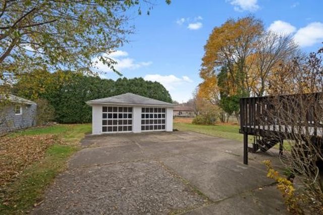 1611 Roemer Blvd, Farrell, PA 16121