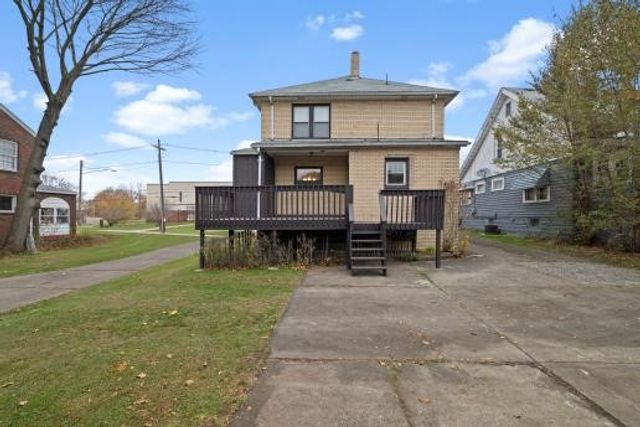 1611 Roemer Blvd, Farrell, PA 16121