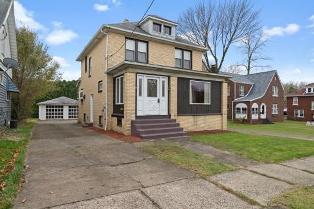 1611 Roemer Blvd, Farrell, PA 16121