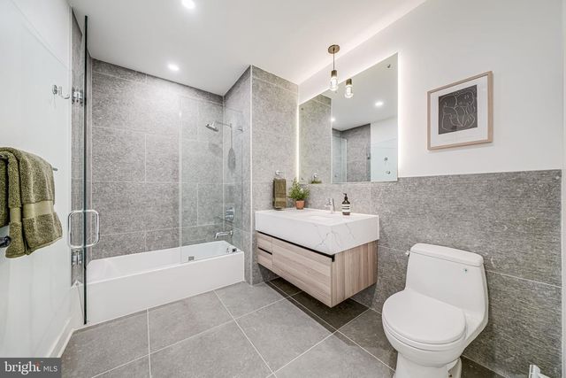 2903 NEWARK ST NW, Washington, DC 20008