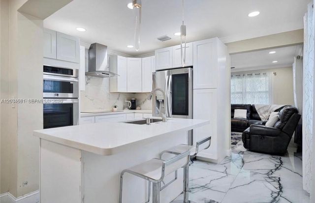 2735 Dewey St, Hollywood, FL 33020