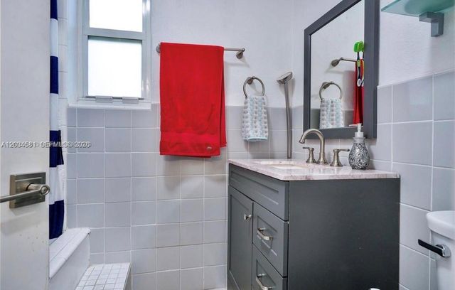 2735 Dewey St, Hollywood, FL 33020