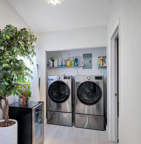 2735 Dewey St, Hollywood, FL 33020