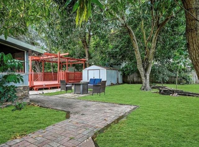 2735 Dewey St, Hollywood, FL 33020