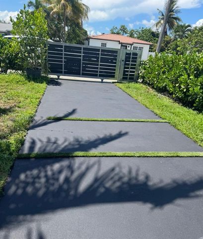 2735 Dewey St, Hollywood, FL 33020