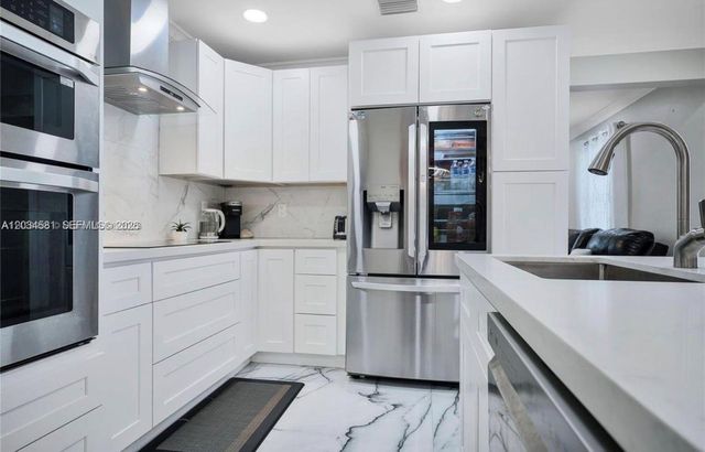 2735 Dewey St, Hollywood, FL 33020