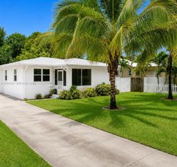 2735 Dewey St, Hollywood, FL 33020
