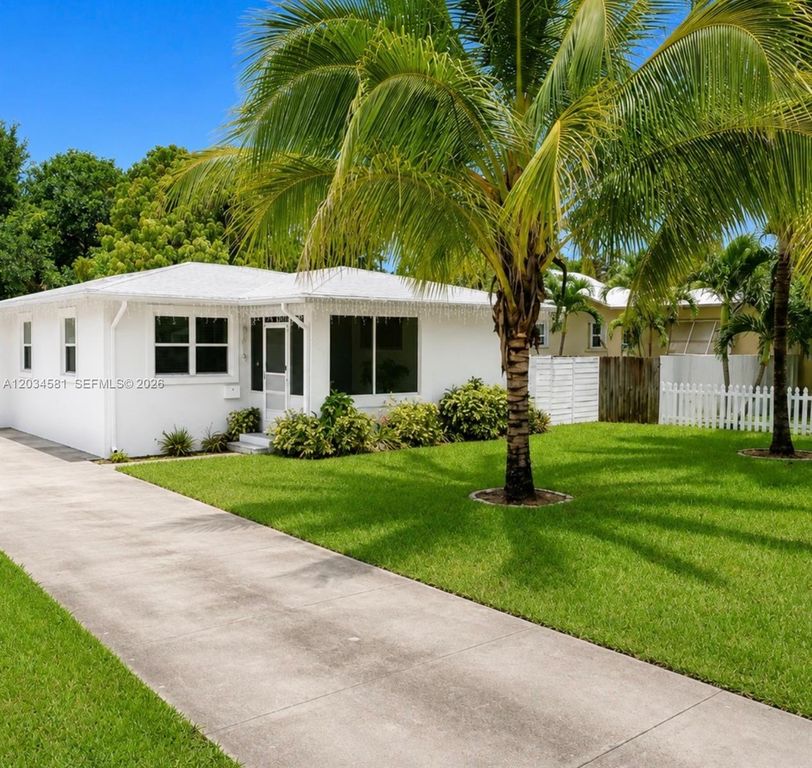 2735 Dewey St, Hollywood, FL 33020