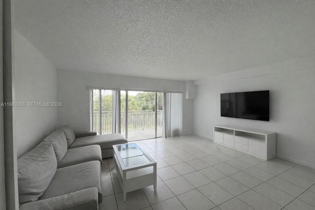 9351 Fontainebleau Blvd B312, Miami, FL 33172