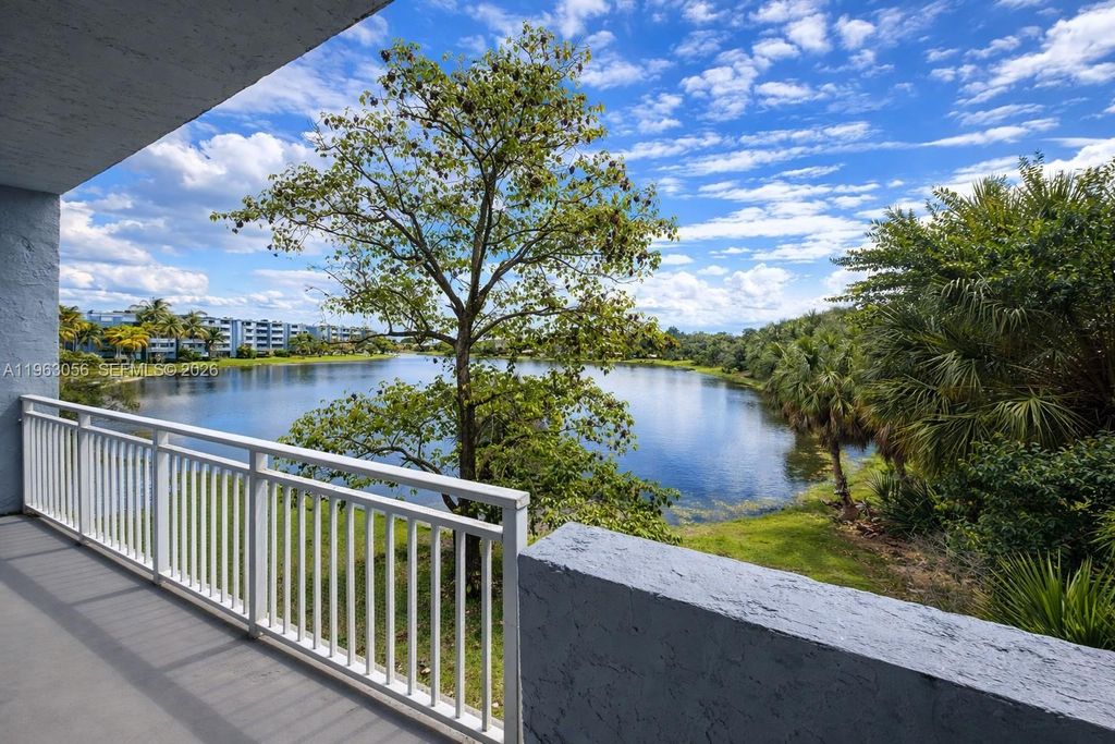 9351 Fontainebleau Blvd B312, Miami, FL 33172