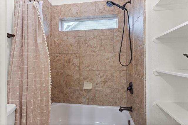 11810 Pearl Lane, Mont Belvieu, TX 77535