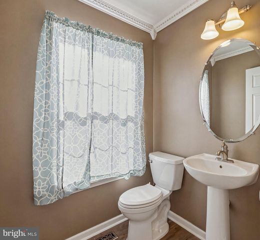 6 LEXINGTON PARK RD, Sicklerville, NJ 08081