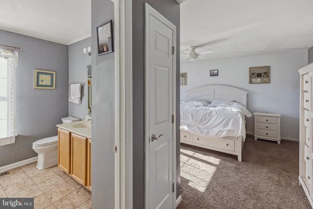 6 LEXINGTON PARK RD, Sicklerville, NJ 08081