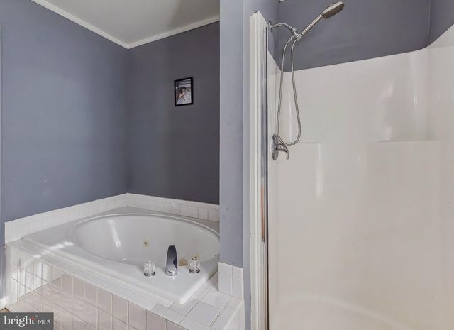 6 LEXINGTON PARK RD, Sicklerville, NJ 08081