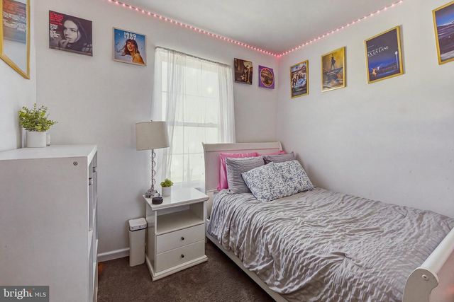 6 LEXINGTON PARK RD, Sicklerville, NJ 08081
