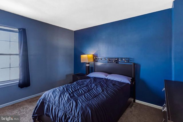6 LEXINGTON PARK RD, Sicklerville, NJ 08081