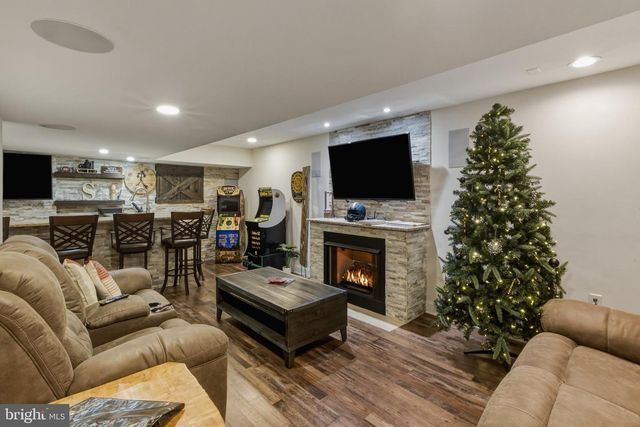 6 LEXINGTON PARK RD, Sicklerville, NJ 08081